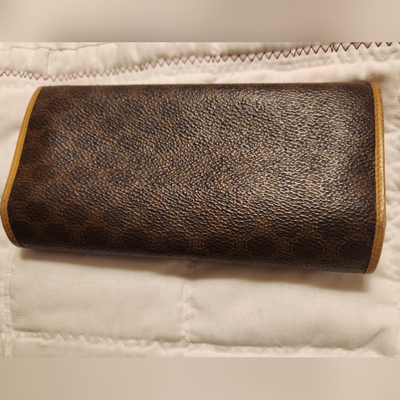 Celine Macadamia Bi-fold Long Wallet - Picture 4 of 16